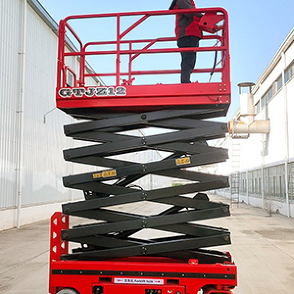 台安自行走升降机